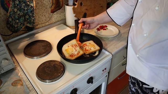 Проверяю антипригарную сковороду. Можно ли жарить без масла?