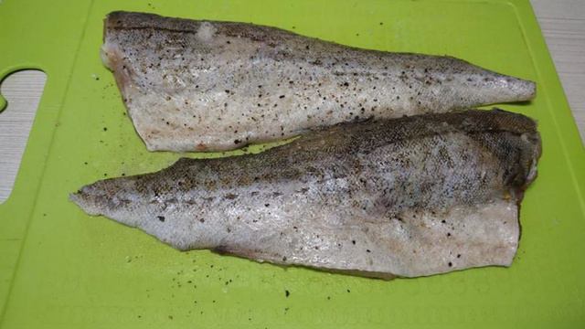 Запечённый минтай в духовке