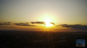 Закат в бегущих облаках