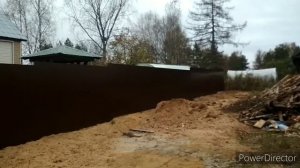 Сделал забор из железного штакетника и профлиста.