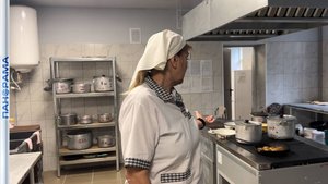 Готовь ложку к обеду: в макеевском детском саду представители Югры обновили пищеблок