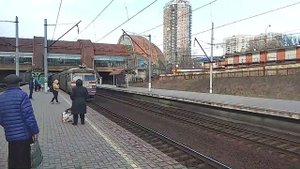 ЭР9М-384 и ЭР9М-514 оба после КЭВРЗ с автоматическим информатором на станции Караваевы Дачи.Киев