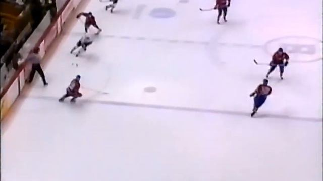 Dmitri Kvartalnov great backhand goal vs Canadiens (1993)