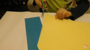 Развитие моторики. Учимся вырезать ножницами фигуры округлой формы.