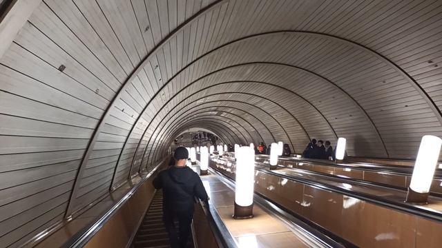 Метрополитен Москва Станция метро Чкаловская эскалатор на платформу | Московский транспорт