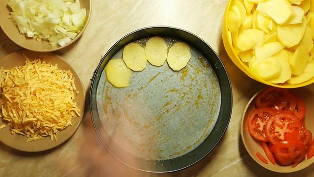 Картофель в духовке с сыром и помидорами, безумно вкусно и просто.