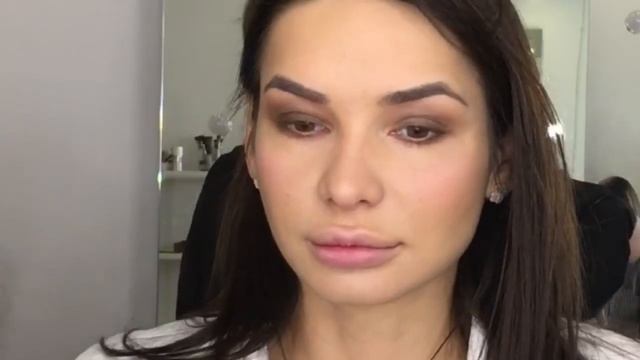 Ежедневный, легкий макияж.