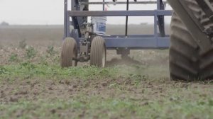 Монтаж внутрипочвенной подпочвенной системы капельного орошения