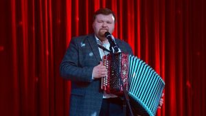 "Течет река Волга" - Антон Малышев.