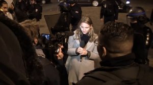 PARIS JOURNALISTES CANAL+ CHAHUTES PAR LES GILETS JAUNES