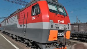Смена электровоза ЭП1м-775 на 2ЭС4к-084 на станции Горячий Ключ