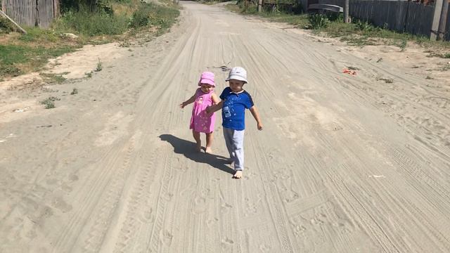Как укрепить иммунитет ребёнку/Профилактика плоскостопия/Хождение босиком