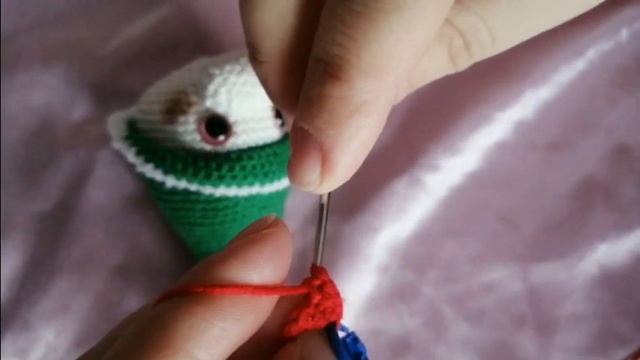Елочная игрушка (гномик) крючком часть 1