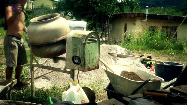 Max et les 1000 briques - fabrication d'une presse BTC et briques de terre crue смотреть онлайн