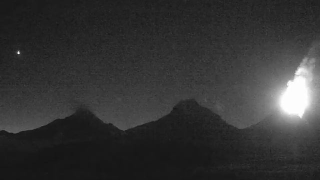 Камчатка. На полуострове проснулся вулкан Ключевская сопка. Извержение. смотреть онлайн