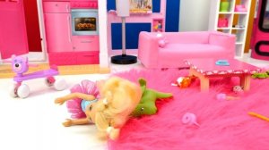 Кен остался с детьми - как уследить за дочками Барби? Видео для девочек про кукол Барби и Кена