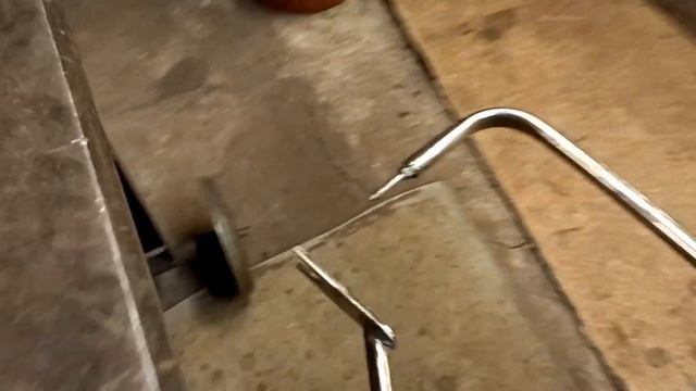 СУПЕР ИНСТРУМЕНТ ДЛЯ РИХТОВКИ СВОИМИ РУКАМИ.ЯБЛОЧНЫЙ МОЛОТОК. смотреть онлайн