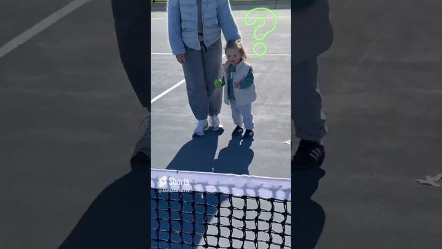 Улыбнемся вместе: дебют Анны-Марии в теннисе! 🤣🎾 смотреть онлайн
