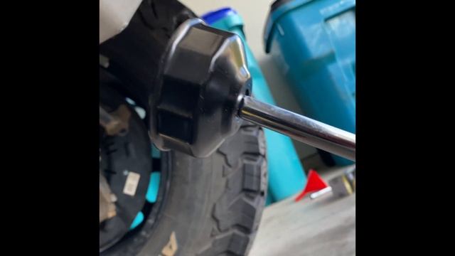 Toyota 4Runner Oil Change (5th generation 2010-present) смотреть онлайн