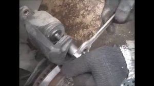 Mitsubishi Galant, Замена колодок, разжиматель тормозных суппортов