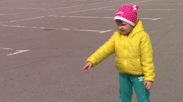 Леди KATY. Катя катается на гироскутере. Katya is riding a gyroscope. смотреть онлайн