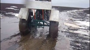 На самодельном вездеходе из мотоцикла иж по воде.