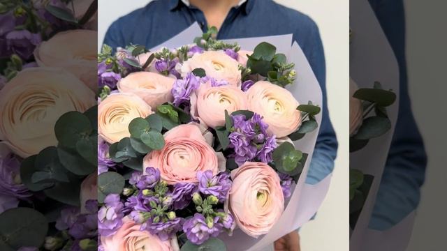 Дуо Букет M  «Искусство Любить» #flowerstory #букеты #магазинцветов #цветы #ранункулюсы #матиолы