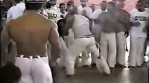 Insane Capoeira Roda fights break out!