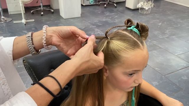 "Візьміть волосся в свої руки". Стильна зачіска для дівчинки смотреть онлайн