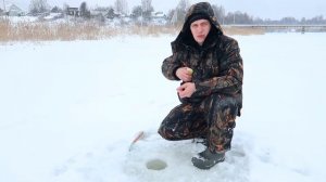 ЗИМНЯЯ ЛОВЛЯ ОКУНЯ НА РЕКЕ | РЫБАЛКА НА НЕВЕ