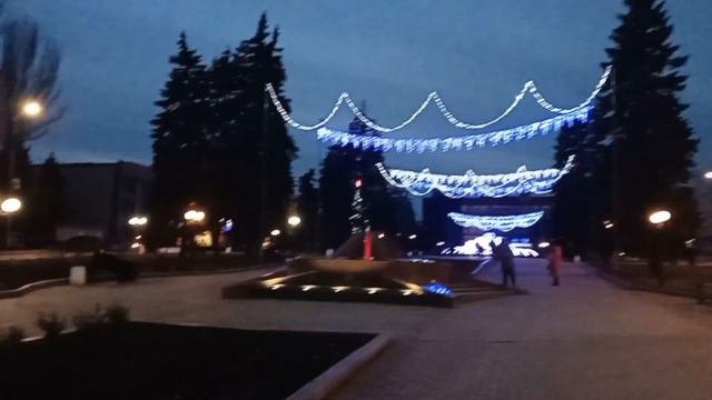 Главная енакиевская ёлка 2024. Новогодний центр города.