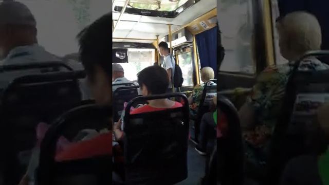 Попрошайки в районе ЖД вокзала Симферополя
