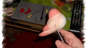 Новичкам о валянии. Делаем лапки быстро и просто.mp4