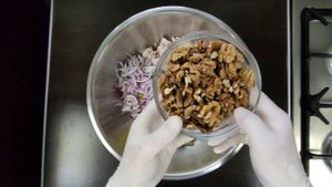 Гости сказали, что салат как в ресторане! Салат с куриной грудкой, грушей и грецким орехом. ВКУСНО!