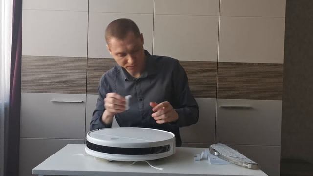 Робот-пылесос Xiaomi Mi Robot Vacuum-Mop Essential SKV4136GL. Распаковка.