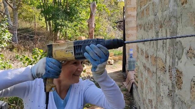 Как правильно сверлить отверствие в стене смотреть онлайн