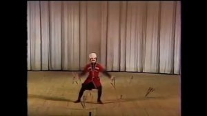 Старинный ОСЕТИНСКИЙ ТАНЕЦ С КИНЖАЛАМИ в исполнении неповторимого ЗЕЛИМХАНА КОЗАЕВА (1987 год)