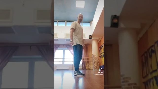 БАЗОВЫЕ ДВИЖЕНИЯ ШАФФЛ. УРОК KICK SHUFFLE Dance tutorial Tik tok ♥ . смотреть онлайн