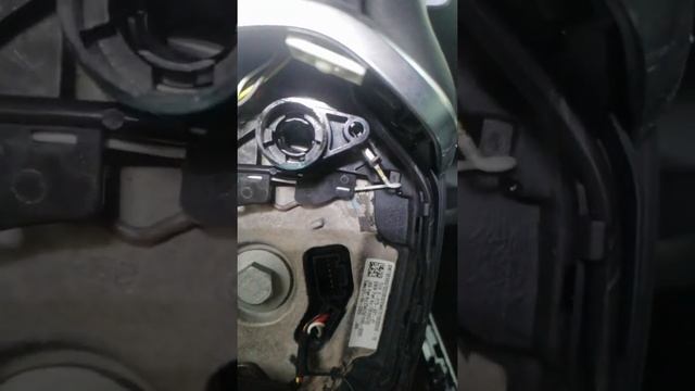 Снятие подушки руля BMW X3 2020 года  Airbag BMW X3 2020 смотреть онлайн