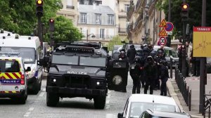 Обстановка у консульства Ирана в Париже, где мужчина угрожал устроить взрыв