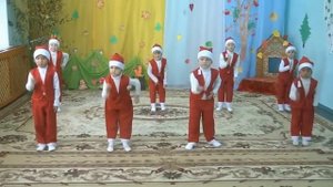 Новоселезневский детский сад "Ивушка" танец Гномики