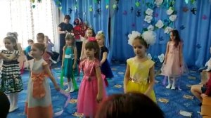 танец с лентами Вот первая звездочка, подготовительная группа