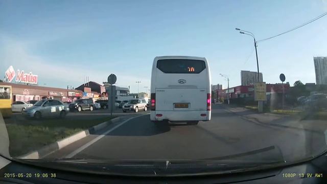 Водитель автобуса очень спешил!