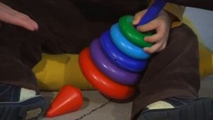 ?Малыш Собирает ПИРАМИДКУ по ЦВЕТУ и РАЗМЕРУ | Пирамидка для Детей | Советы Родителям ?