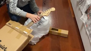 Unboxing a Squier/Fender Mustang (KURT COBAIN'S GUITAR!!!)