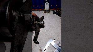 1 часть Renault logan sandero без кодиционера ролик натяжитель из подшипника в работе! вечный ролик