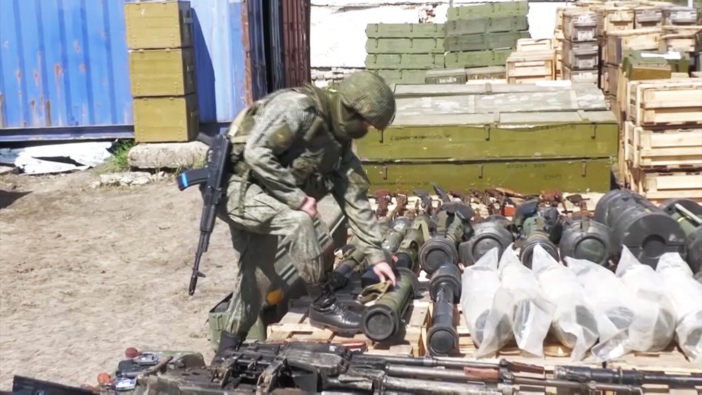 Минобороны показало захваченное вооружение украинских боевиков / События на ТВЦ