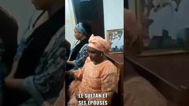 LE DERNIER DINER DU SULTAN ROI DE BAMOUNS AVEC SES EPOUSES A FOUMBAN