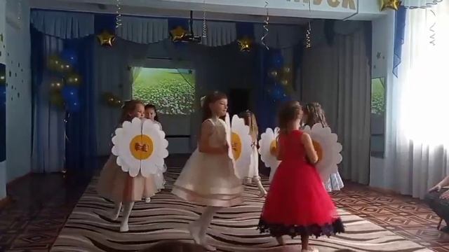 Танец с ромашками. Выпускной. МБДОУ №191. г. Иваново смотреть онлайн