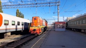Маневровый тепловоз ТЭМ18ДМ-1818 следует резервом по станции Саратов-1-пассажирский